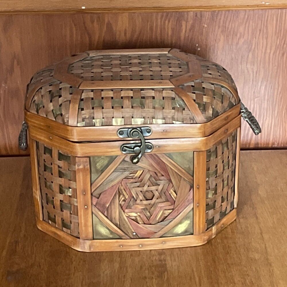 Vintage Handmade Woven Chest Star Basket Latch Hinged Lid
